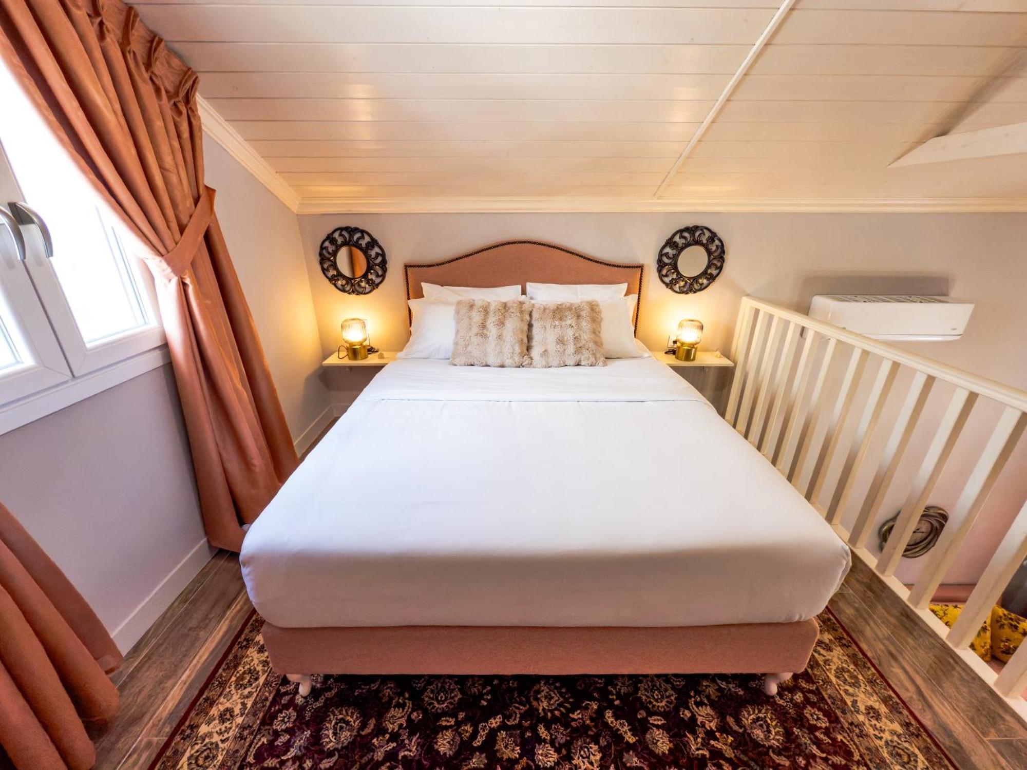 Nafsika Suites (Adults Only) Nea Moudania Bagian luar foto